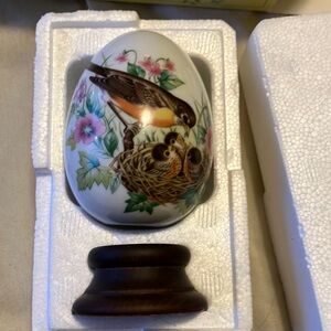 Vintage Avon Four Seasons Porcelain Egg Series Spring's New Beginnings 1984 New